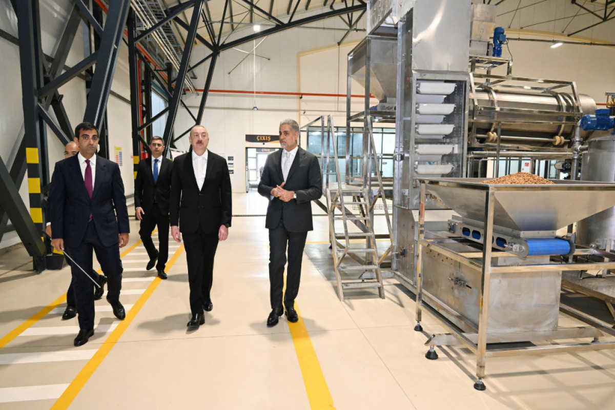 Le président azerbaïdjanais participe à l’inauguration d’une usine de production alimentaire de casse-croute à Bakou
