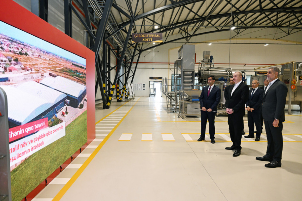 Le président azerbaïdjanais participe à l’inauguration d’une usine de production alimentaire de casse-croute à Bakou