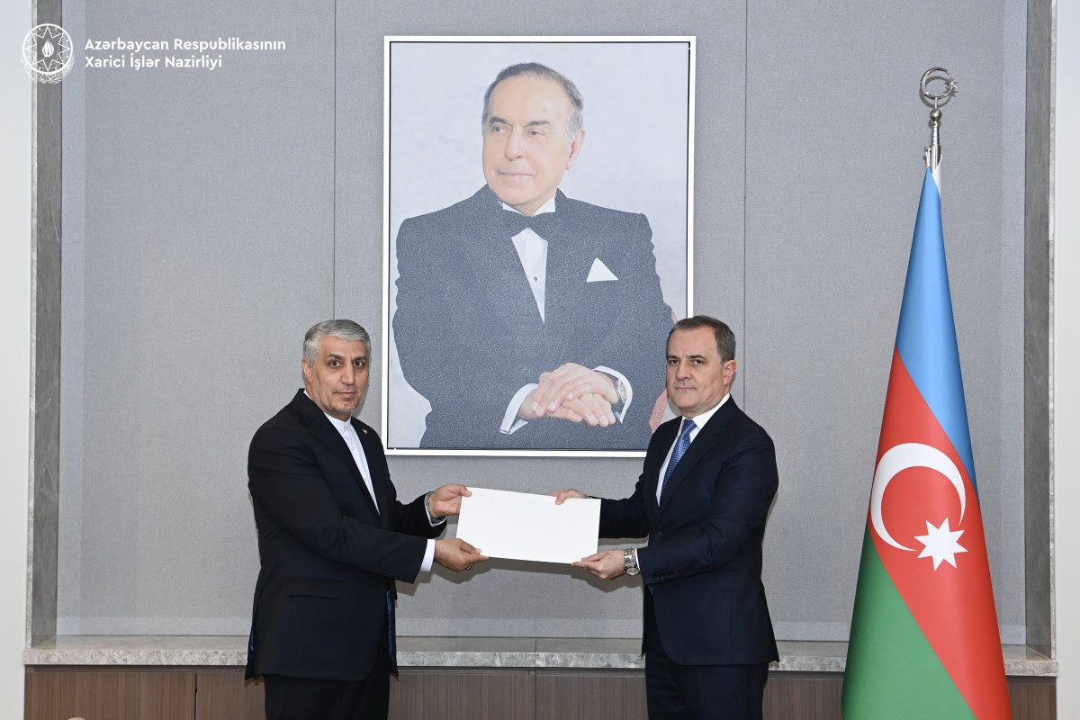 Le nouvel ambassadeur iranien arrive en Azerbaïdjan et présente une copie de ses lettres de créance