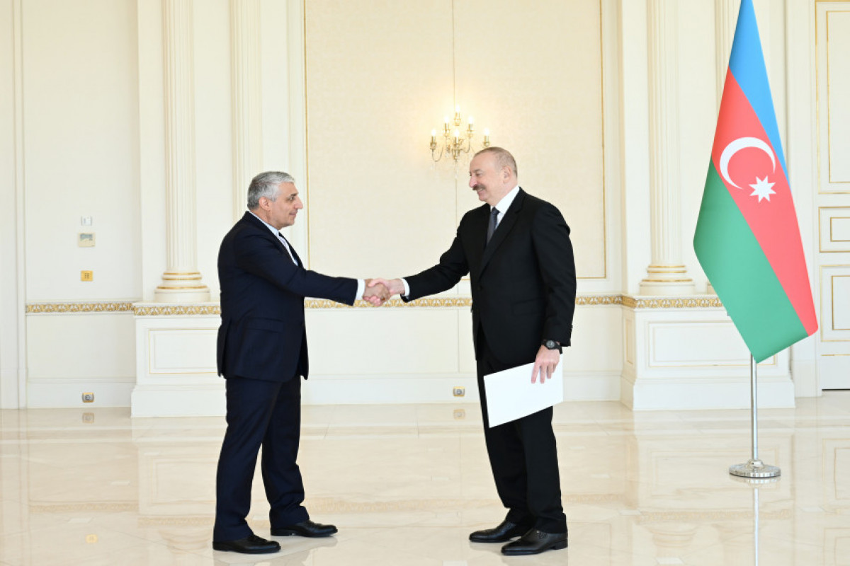 Le président Aliyev reçoit les lettres de créance au nouvel ambassadeur d’Iran en Azerbaïdjan