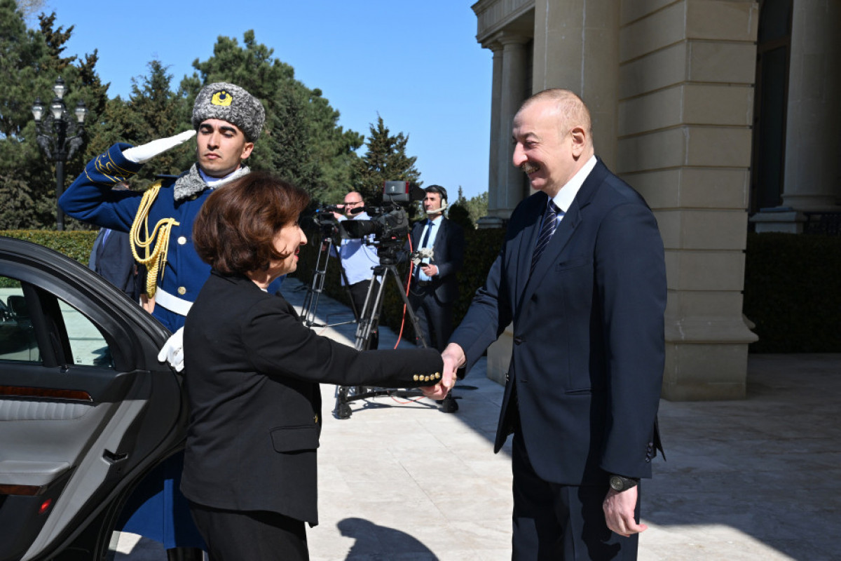 Cérémonie d'accueil officiel de la présidente de la Macédoine du Nord à Bakou
