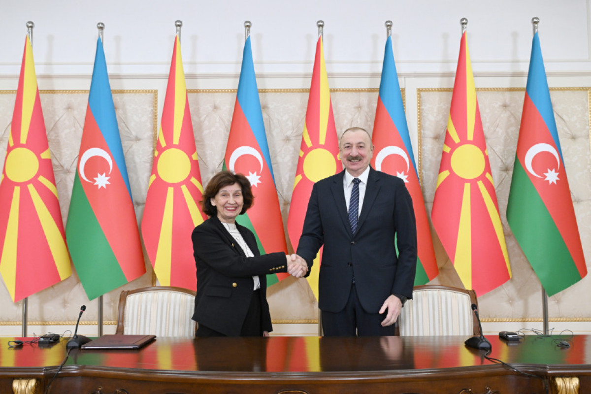 Ilham Aliyev et Gordana Siljanovska-Davkova font des déclarations à la presse