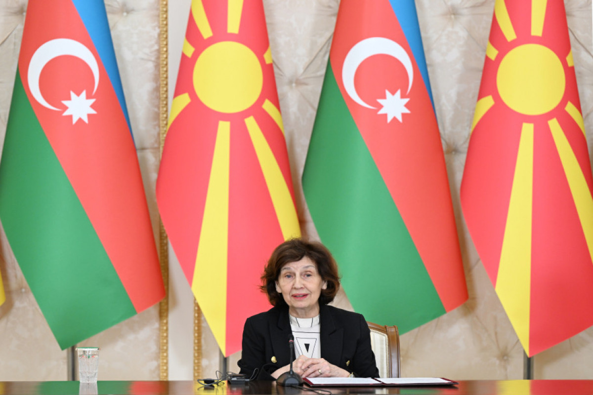 Ilham Aliyev et Gordana Siljanovska-Davkova font des déclarations à la presse