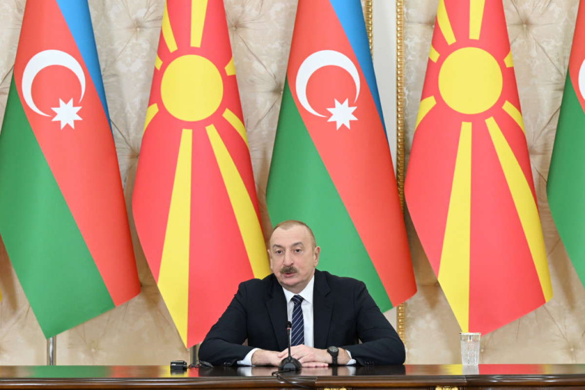 Ilham Aliyev et Gordana Siljanovska-Davkova font des déclarations à la presse