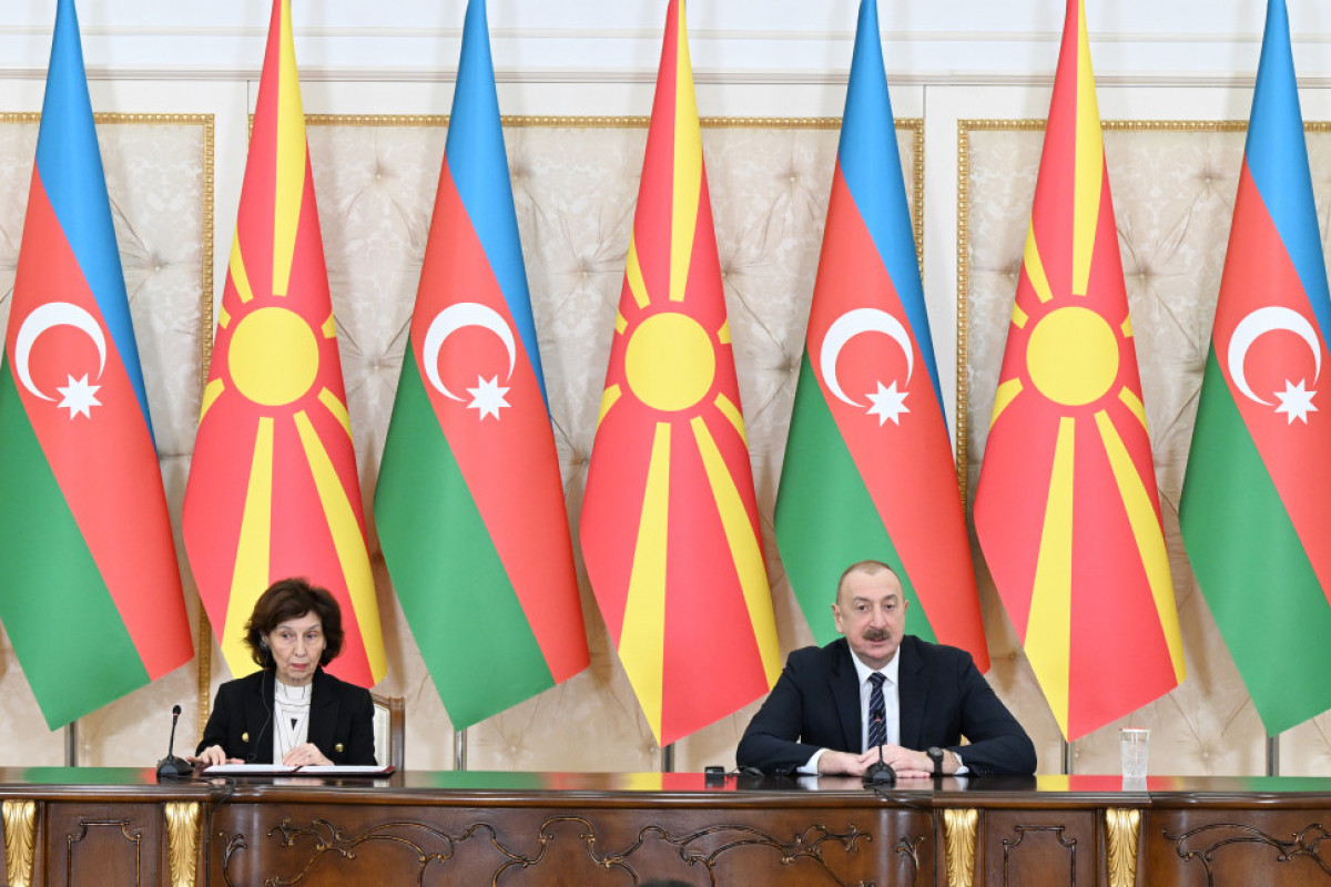 Ilham Aliyev et Gordana Siljanovska-Davkova font des déclarations à la presse