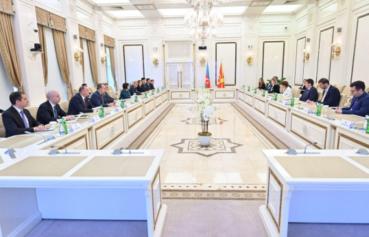 La présidente du Parlement azerbaïdjanais rencontre la présidente de la Macédoine du Nord