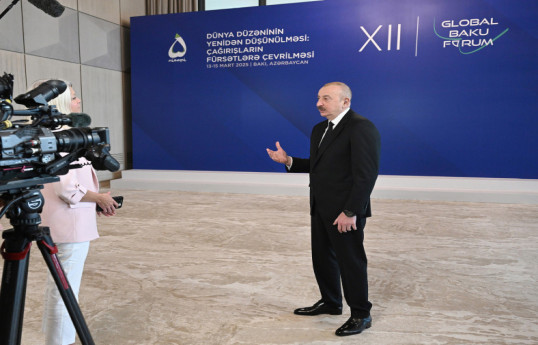 Le président Ilham Aliyev accorde une interview à la chaîne de télévision Euronews