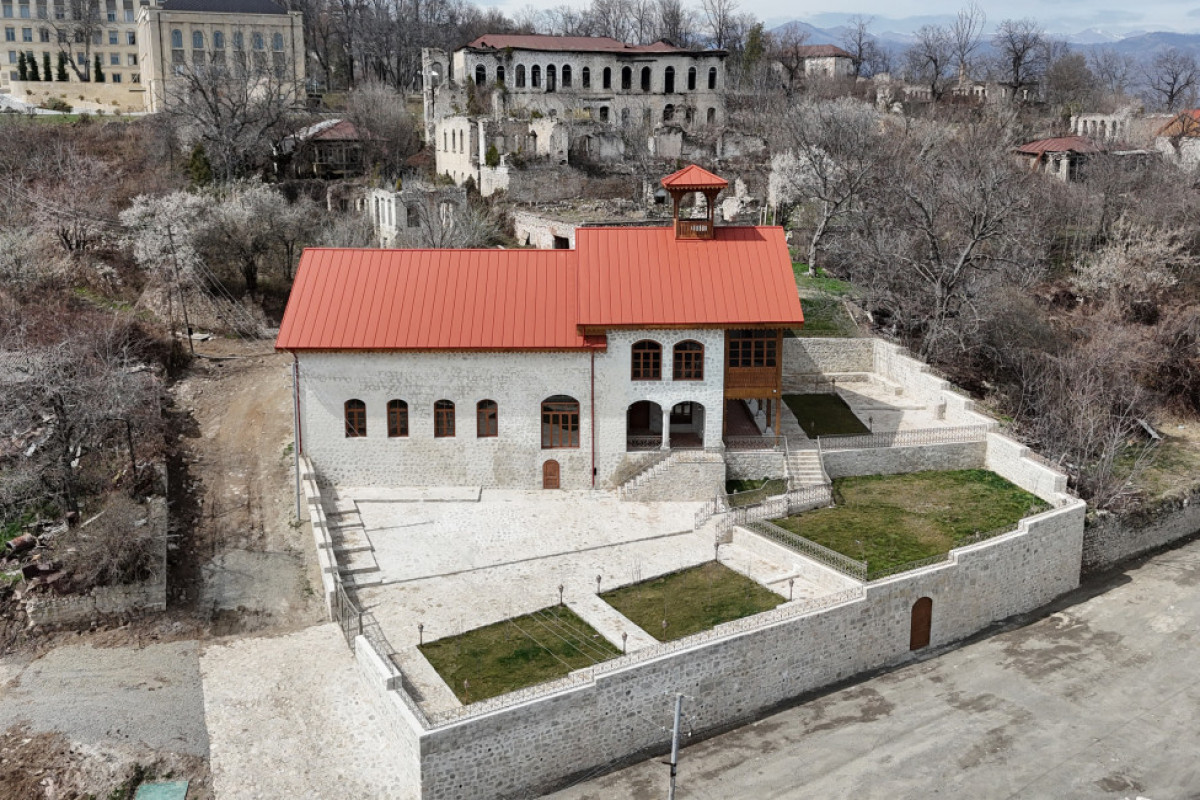 Ilham Aliyev et Mehriban Aliyeva assistent à plusieurs inaugurations à Choucha