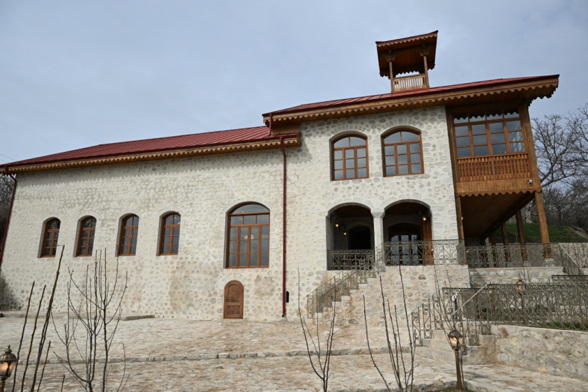 Ilham Aliyev et Mehriban Aliyeva assistent à plusieurs inaugurations à Choucha