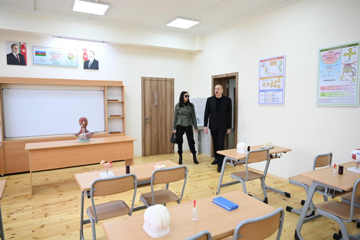 Le président Ilham Aliyev et son épouse Mehriban Aliyeva assistent à l'ouverture de la première étape du village de Sarydjaly à Aghdam