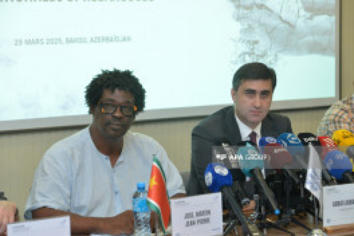 Bakou accueille une conférence de presse sur le colonialisme - Photo 