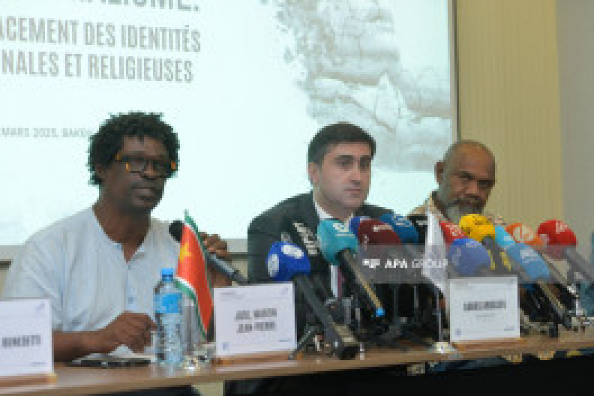 Bakou accueille une conférence de presse sur le colonialisme - Photo 
