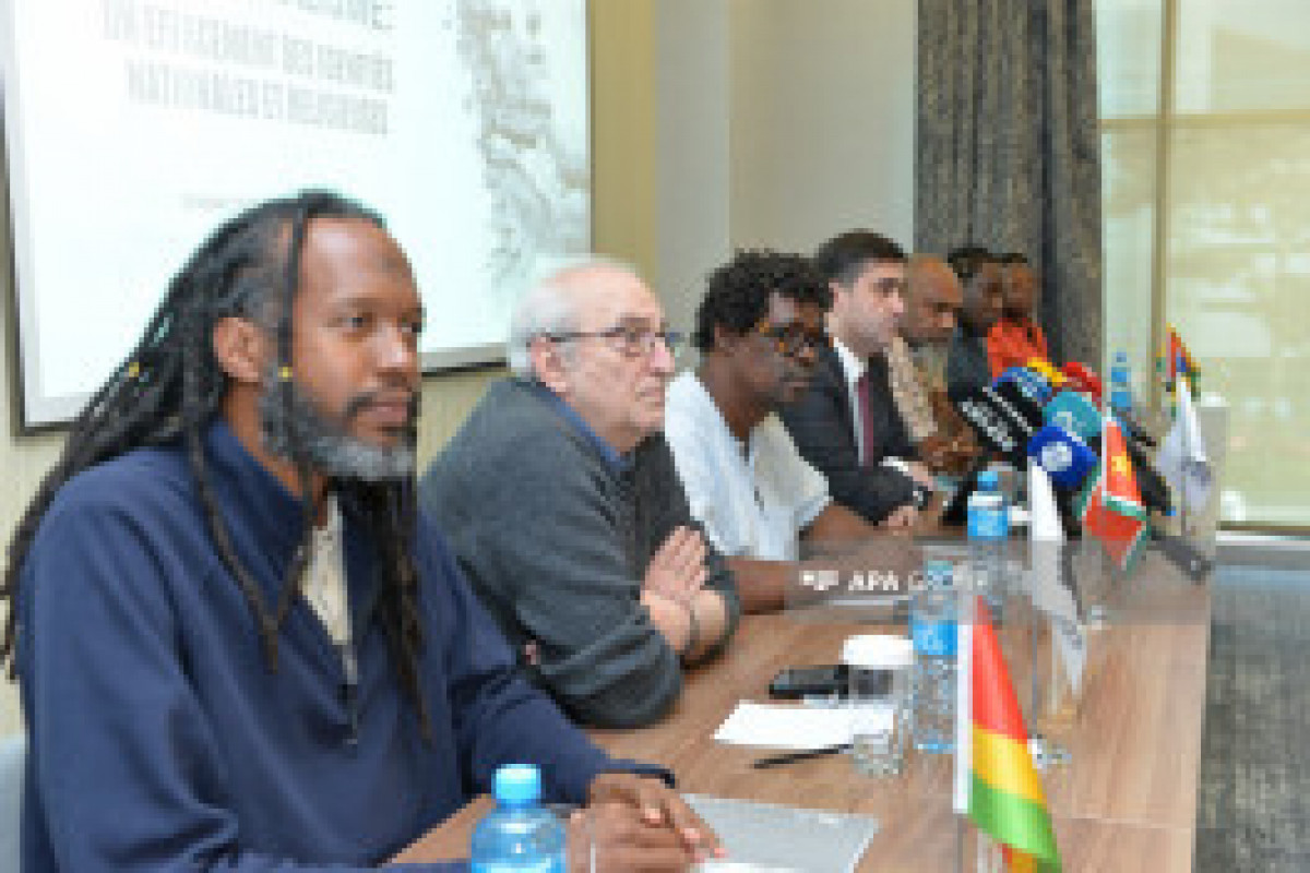 Bakou accueille une conférence de presse sur le colonialisme - Photo 
