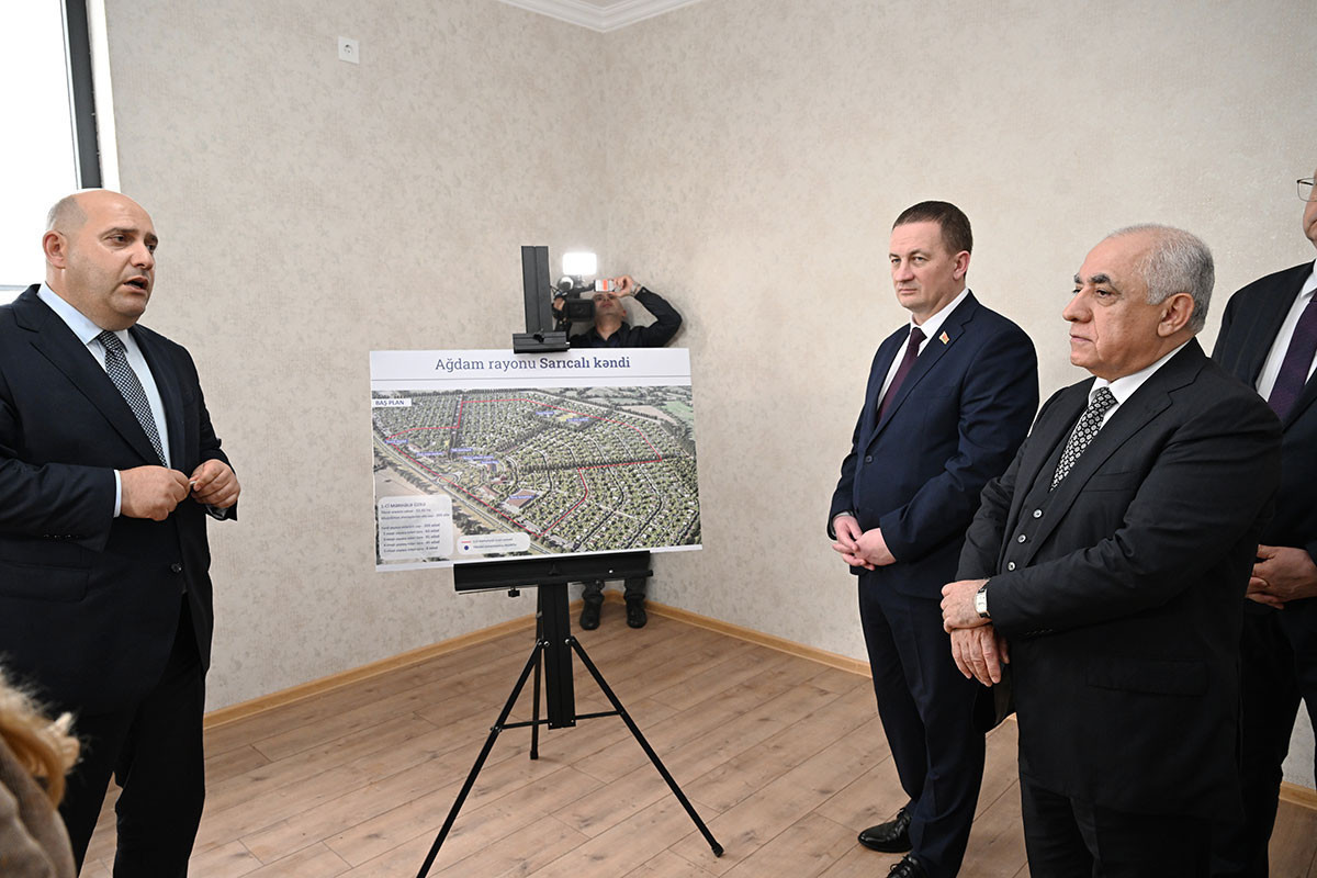 Les Premiers ministres azerbaïdjanais et biélorusse prennent connaissance les travaux de reconstruction du village de Sarydjaly de la région d