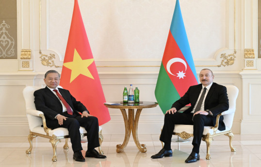 Réunion en format restreint du président azerbaïdjanais et du secrétaire général du Comité central du Parti communiste vietnamien