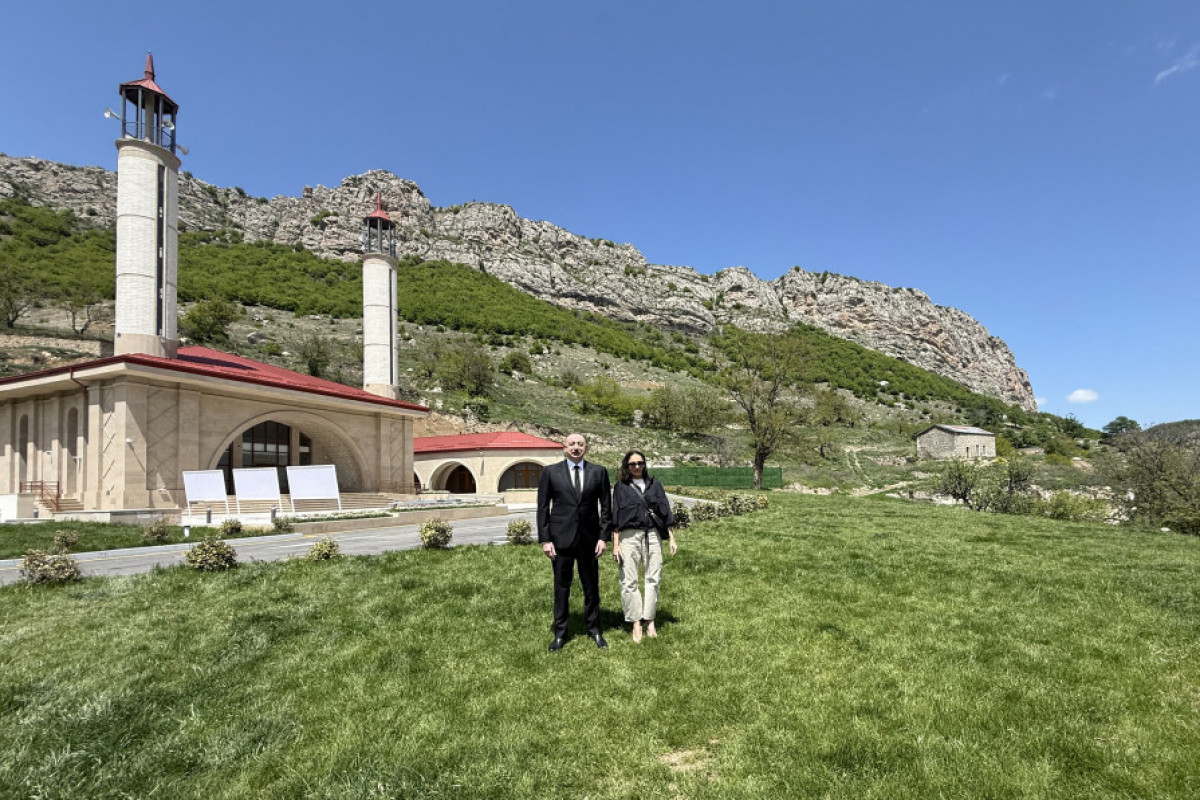 Le président Ilham Aliyev et son épouse participent à l’inauguration de la mosquée du village de Dachalty du district de Choucha