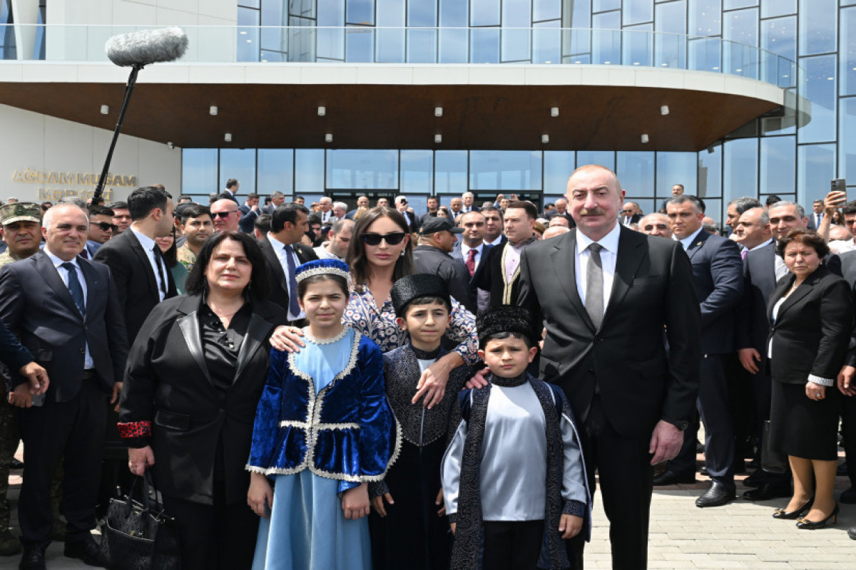 Le président Aliyev et la première dame Mehriban Aliyeva participent à la cérémonie d’inauguration du Centre du mougham d’Aghdam