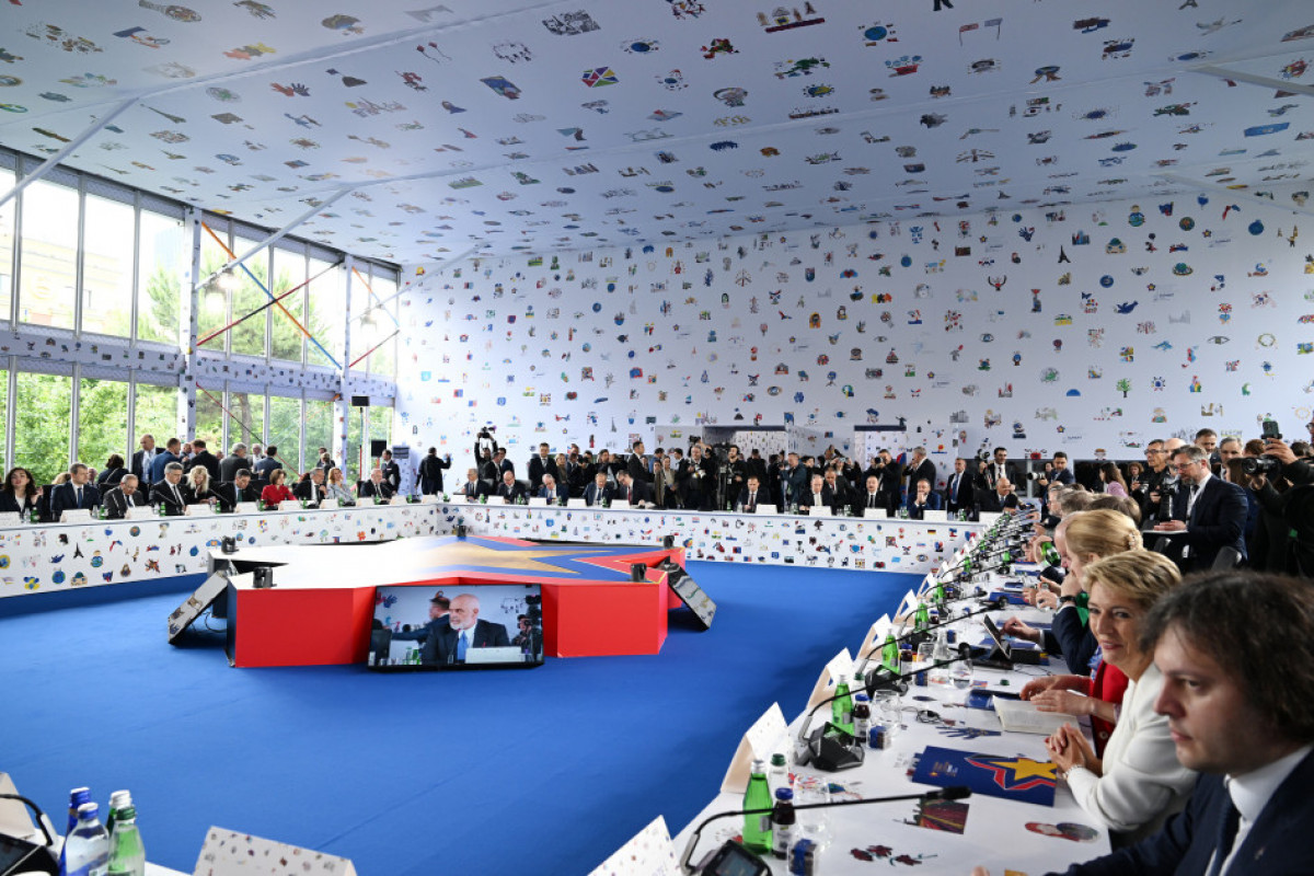 Le président Aliyev participe à la 1ère session plénière du 6ᵉ sommet de la Communauté politique européenne - Mise à jour 