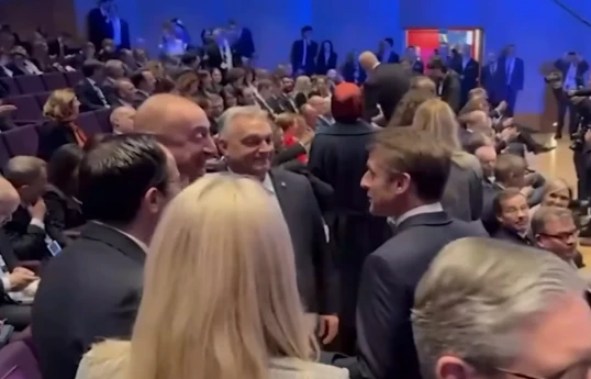 Emmanuel Macron a rencontré le président Ilham Aliyev - Vidéo 
