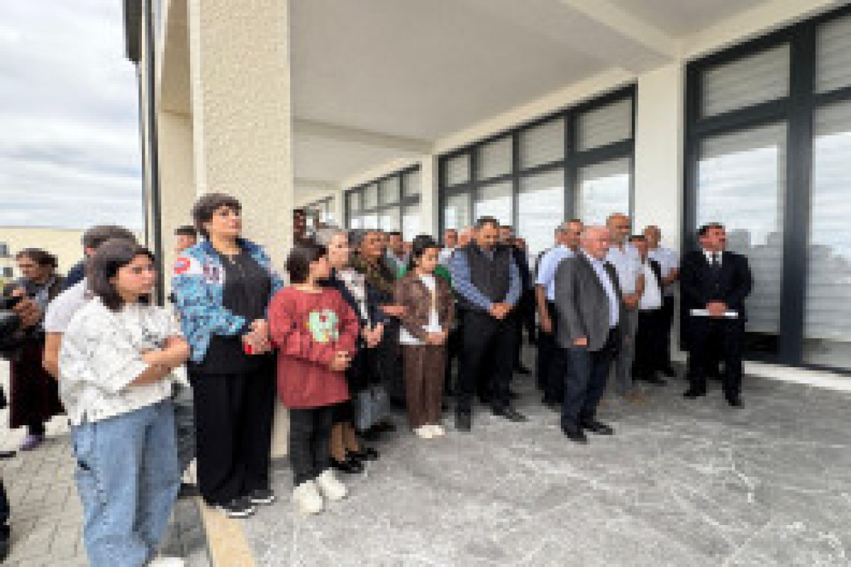 Azerbaïdjan : Cinquante autres familles reçoivent les clés de leurs maisons à leur arrivée dans la région d'Aghdam