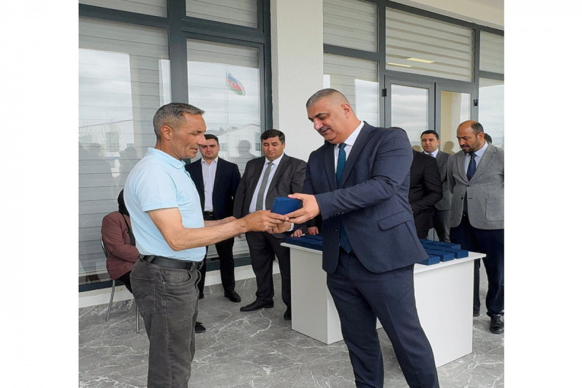 Azerbaïdjan : Cinquante autres familles reçoivent les clés de leurs maisons à leur arrivée dans la région d'Aghdam