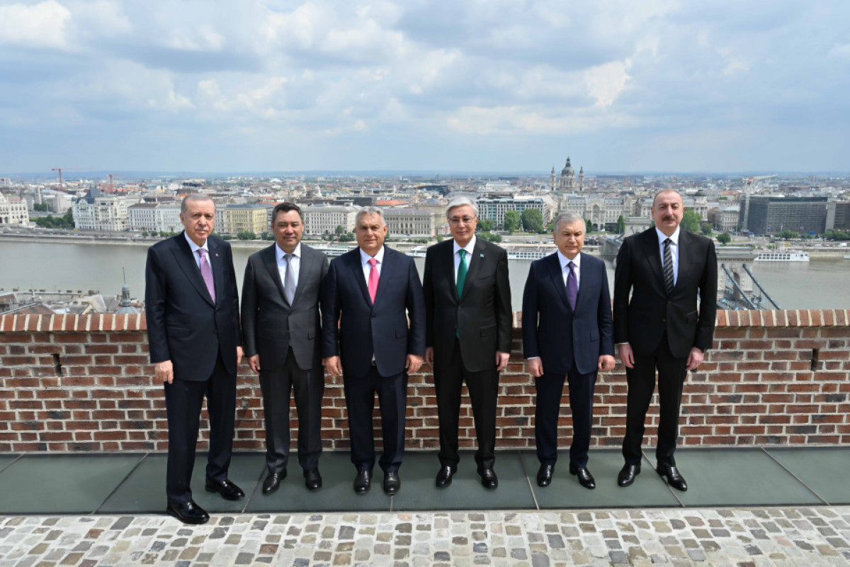 Budapest : un déjeuner officiel offert en l’honneur des chefs d’Etat et de gouvernement de l’Organisation des Etats turciques