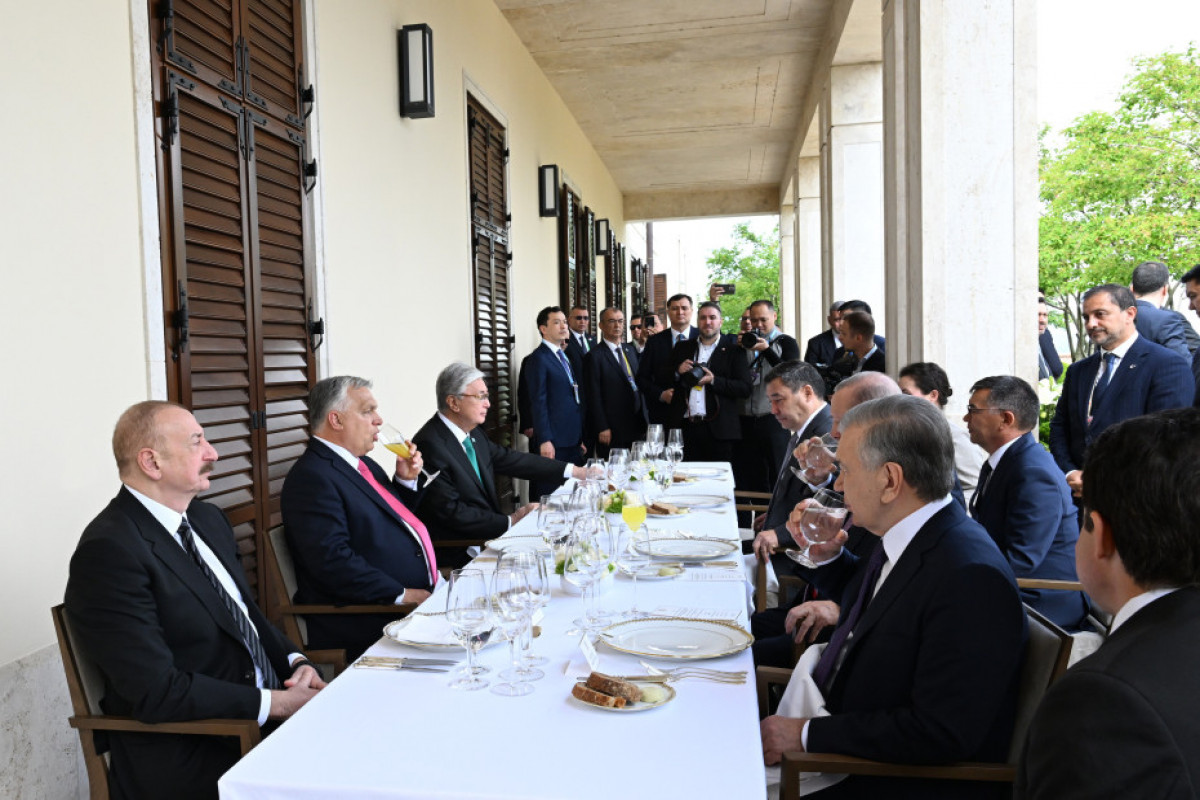Budapest : un déjeuner officiel offert en l’honneur des chefs d’Etat et de gouvernement de l’Organisation des Etats turciques