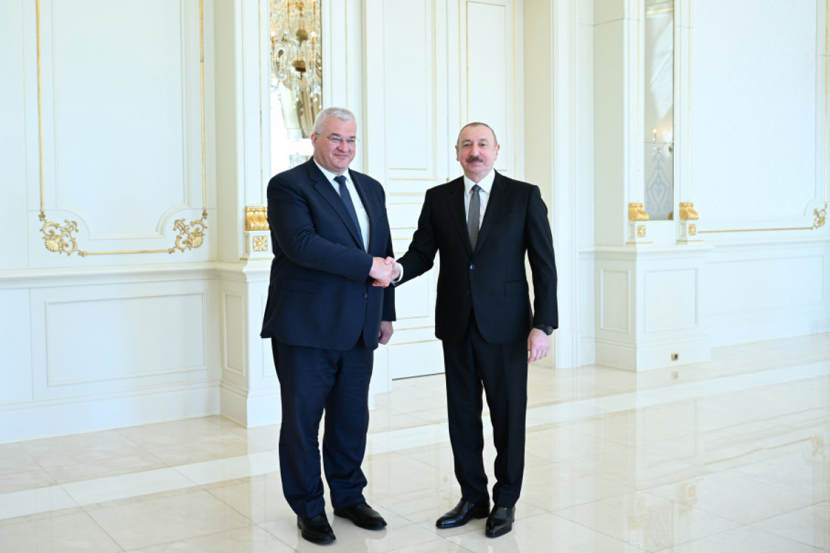 Le président de la République reçoit le ministre ukrainien des Affaires étrangères
