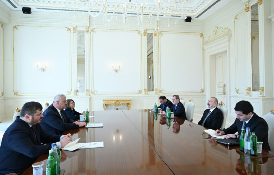 Le président de la République reçoit le ministre ukrainien des Affaires étrangères