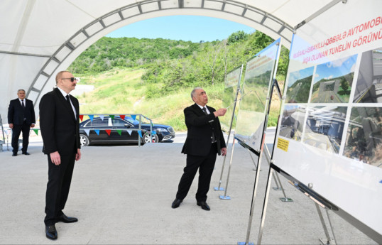 Ilham ALiyev inspecte les travaux réalisés sur le tronçon Moughanly-Ismayilli-Guébélé de la route Bakou-Chamakhy-Moughanly-Ismayilli-Guébélé