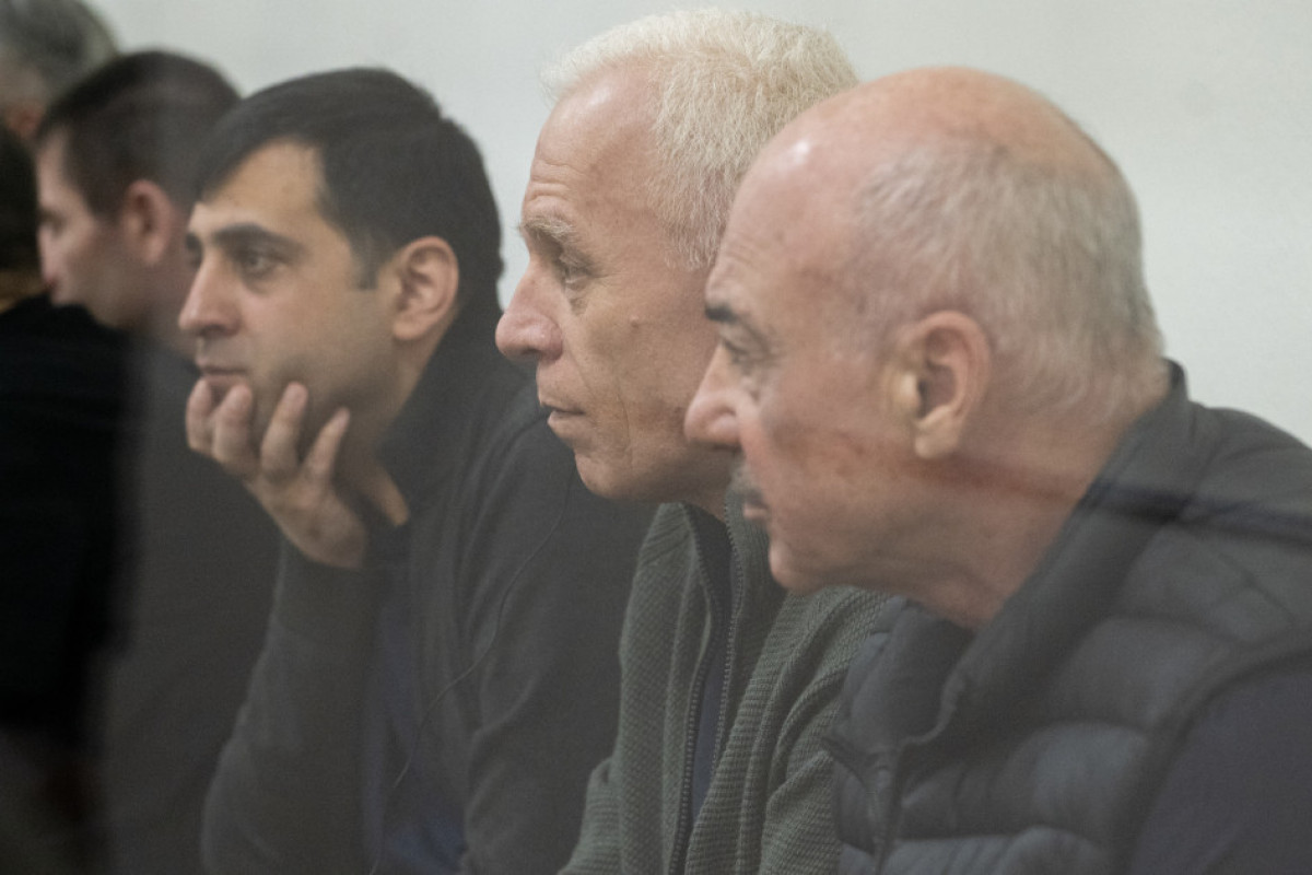 Au procès, des personnes capturées suite à l’agression militaire de l’Arménie contre l’Azerbaïdjan témoignent des tortures qu’elles ont subies