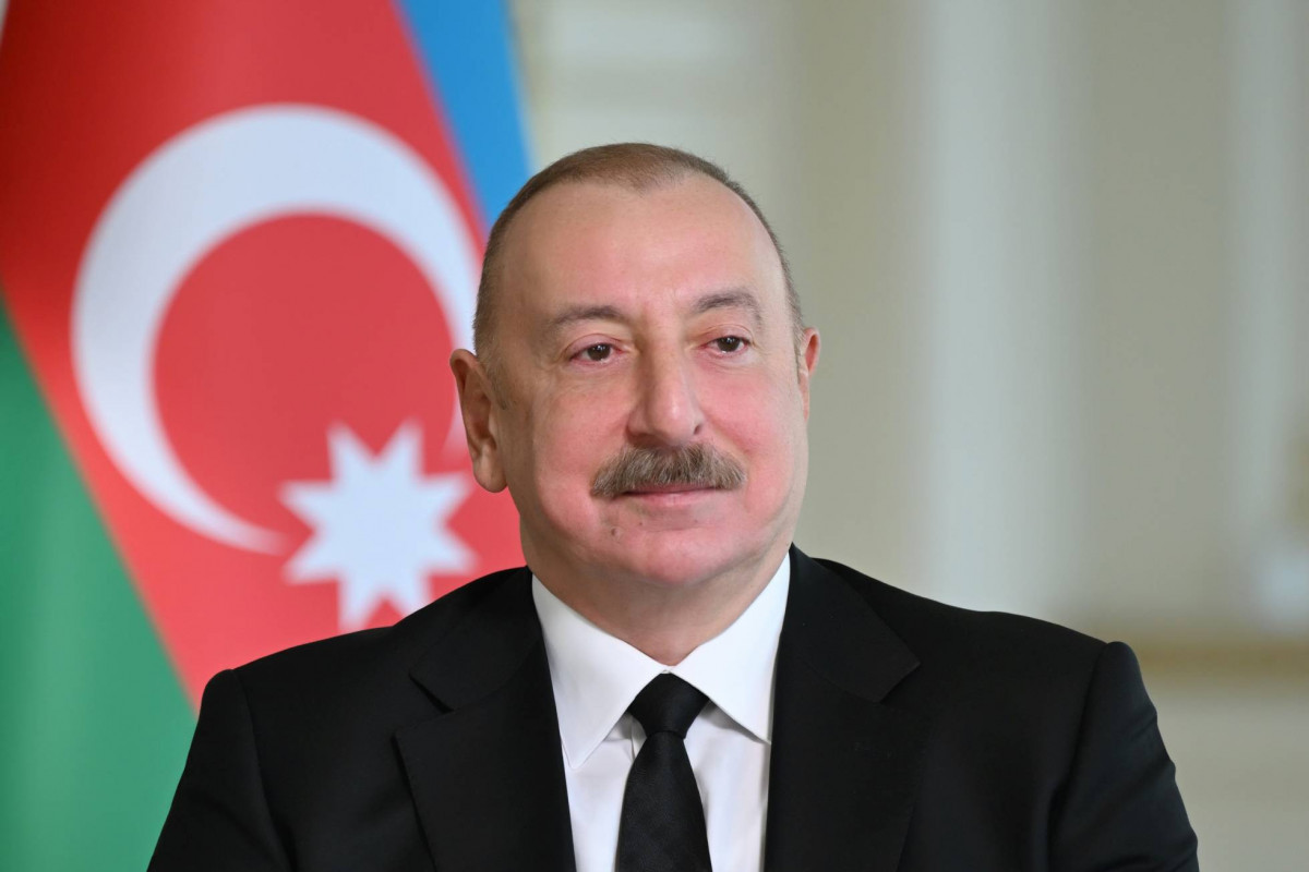 Le président Ilham Aliyev partage une publication relative au Jour de l’Indépendance