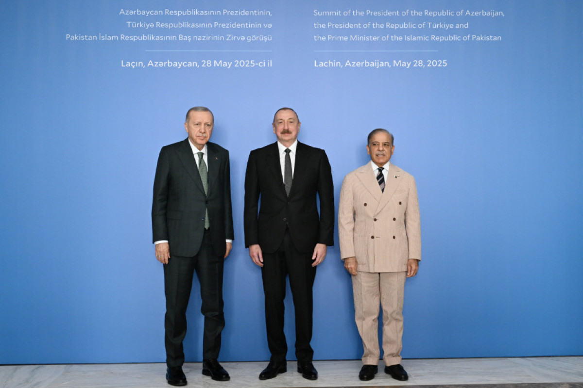 Un sommet trilatéral entre le président azerbaïdjanais, le président turc et le Premier ministre pakistanais débute à Latchine