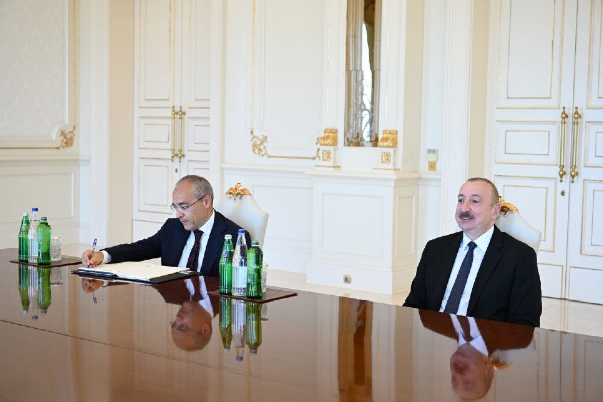 Le président azerbaïdjanais reçoit le PDG et le directeur général de l'International Holding Company