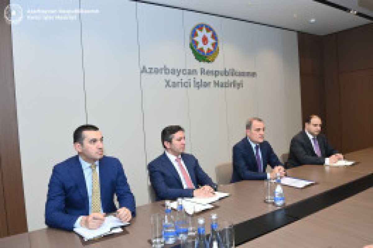Le ministre azerbaïdjanais des Affaires étrangères rencontre le ministre d'État du Qatar