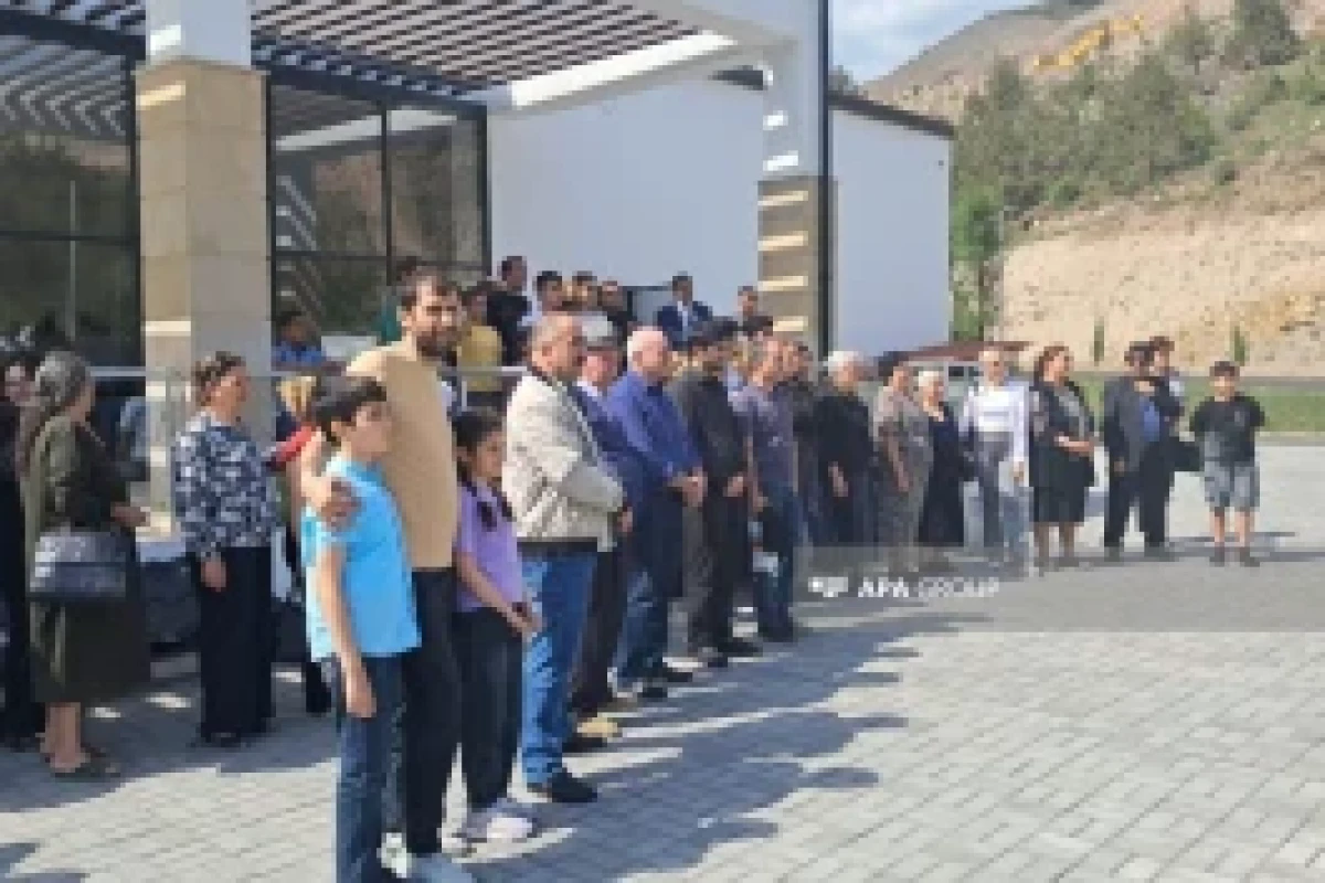 163 nouveaux résidents reçoivent les clés de leurs maisons à leur arrivée à Latchine