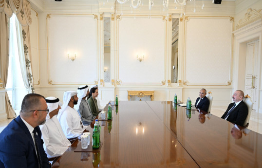 Le président azerbaïdjanais reçoit le PDG et le directeur général de l'International Holding Company