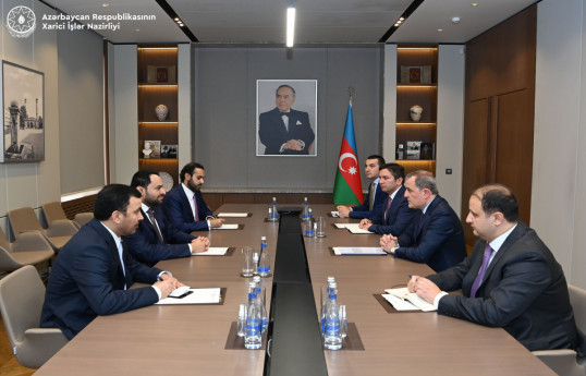 Le ministre azerbaïdjanais des Affaires étrangères rencontre le ministre d'État du Qatar