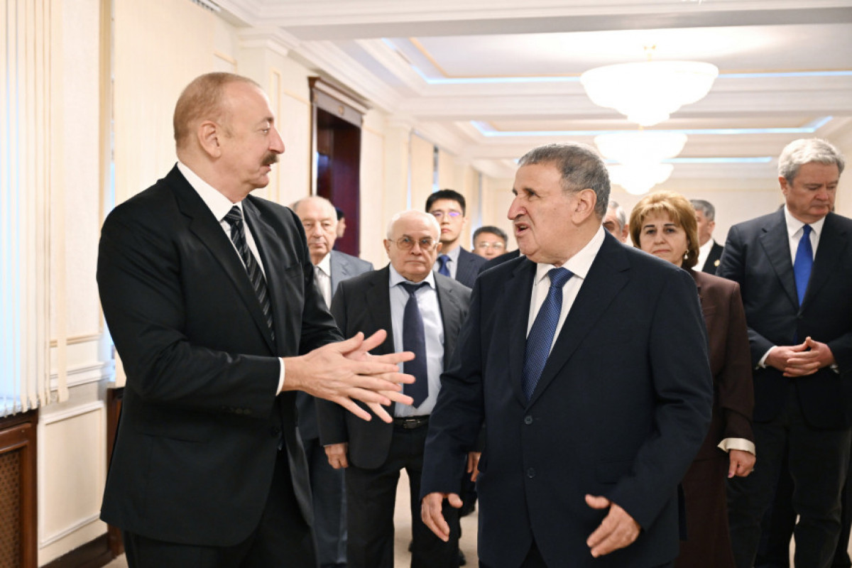 Ilham Aliyev prononce une allocution lors de la réunion organisée à l’occasion de 80 ans de l'Académie nationale des sciences d’Azerbaïdjan