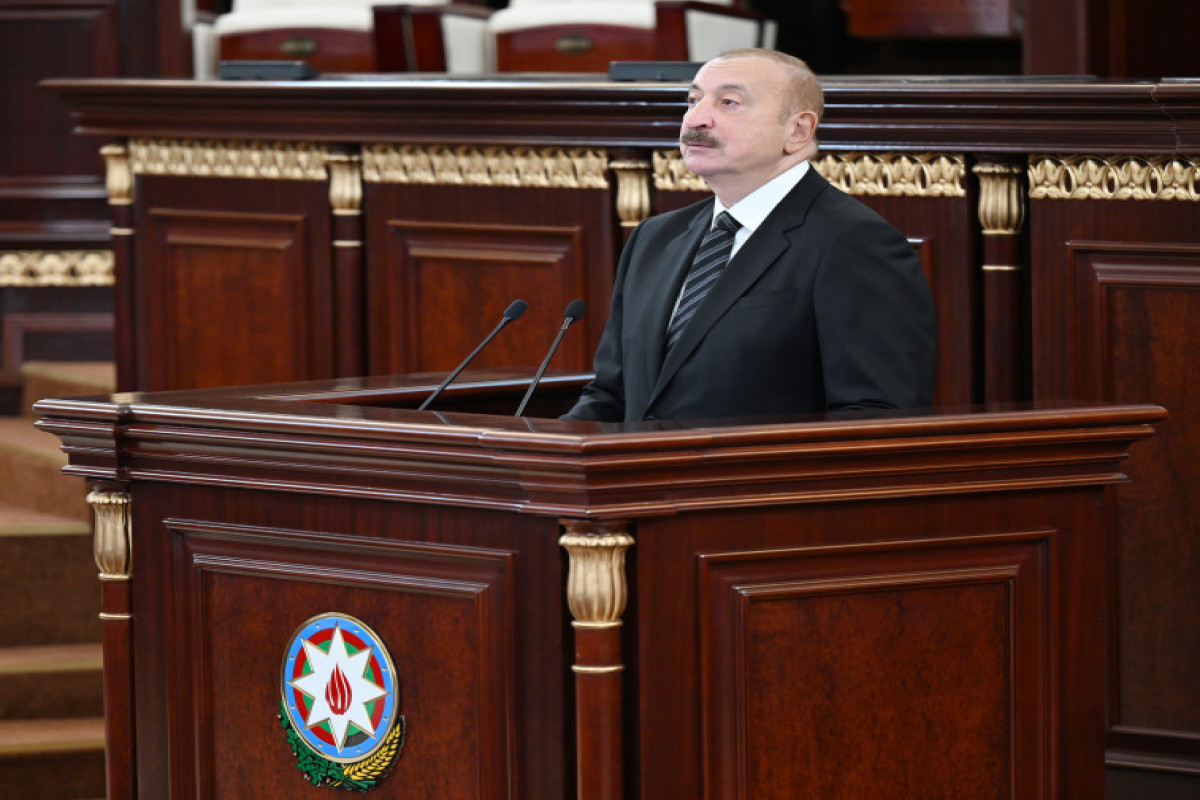 Ilham Aliyev prononce une allocution lors de la réunion organisée à l’occasion de 80 ans de l'Académie nationale des sciences d’Azerbaïdjan