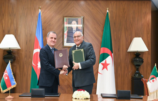 Ministres des Affaires étrangères, Djeyhoun Baïramov et Ahmed Attaf