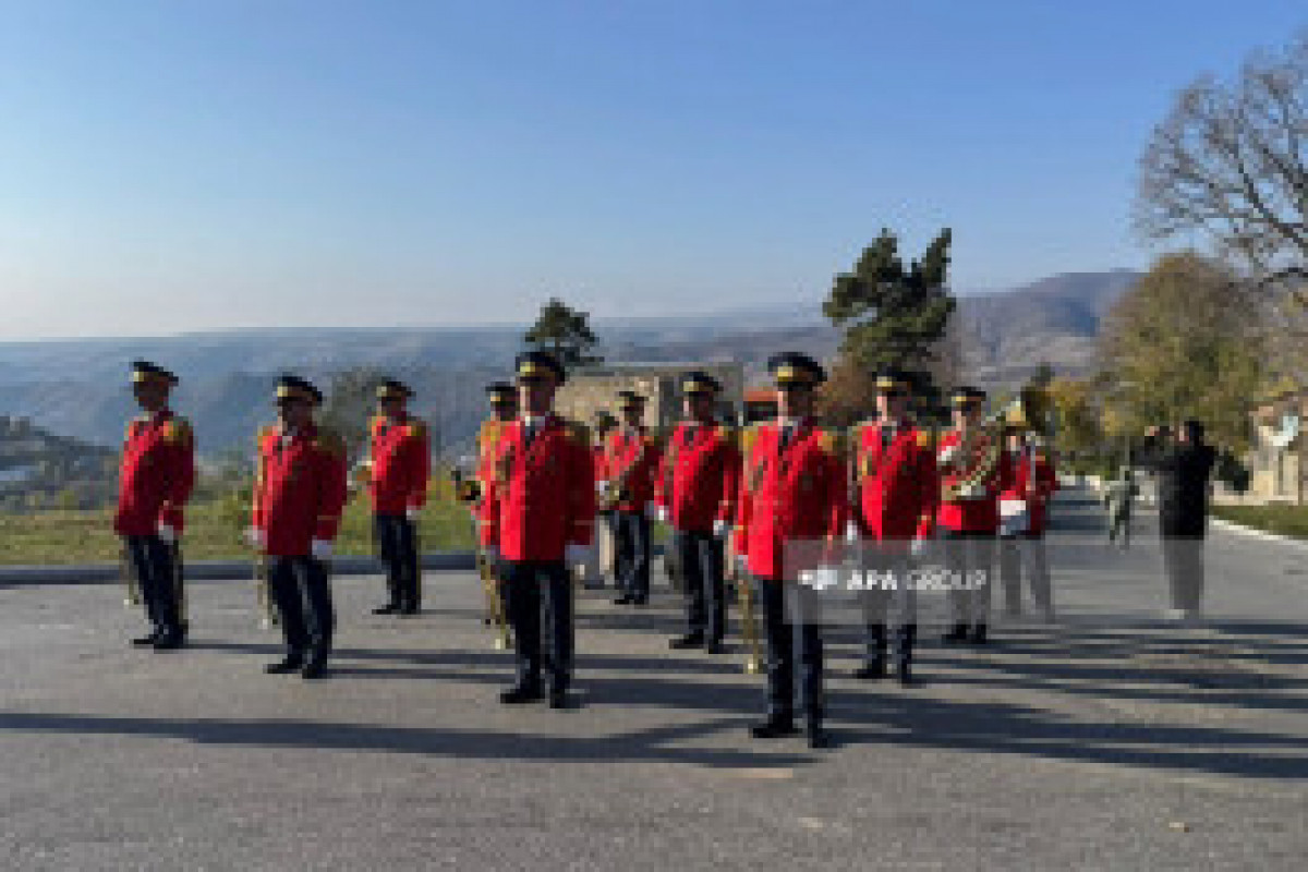 Azerbaïdjan : Défilé militaire organisé à l'occasion du Jour de la Victoire à Bakou, Khankendi et Latchine