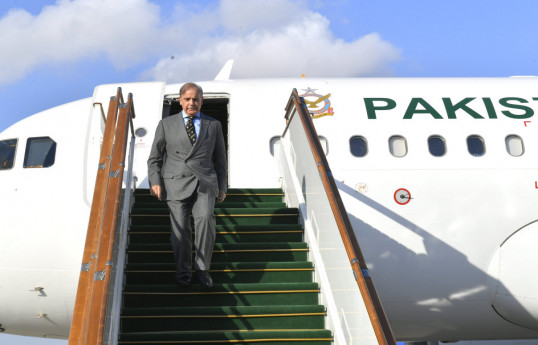 Shehbaz Sharif arrive en Azerbaïdjan