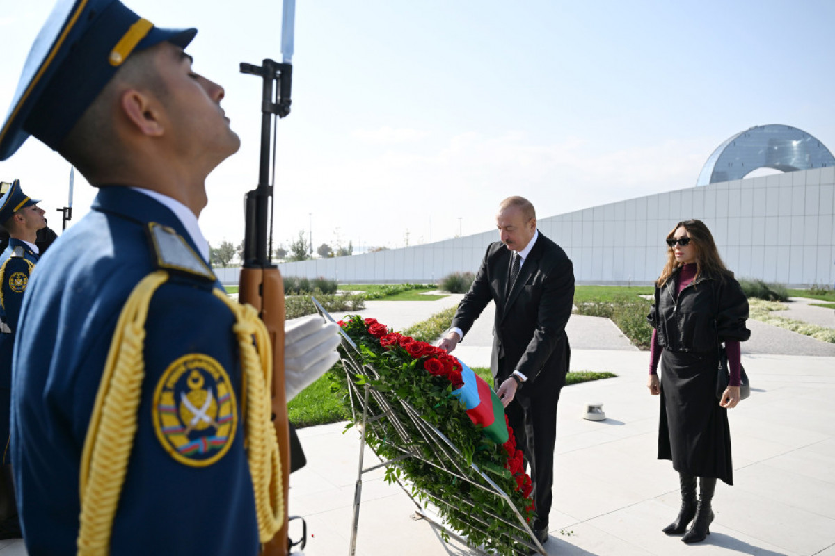 Ilham Aliyev et Mehriban Aliyeva participent à la cérémonie d'ouverture du Musée de la Victoire