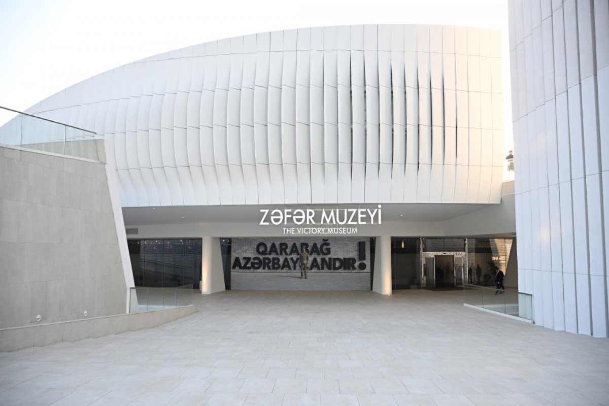 Ilham Aliyev et Mehriban Aliyeva participent à la cérémonie d'ouverture du Musée de la Victoire