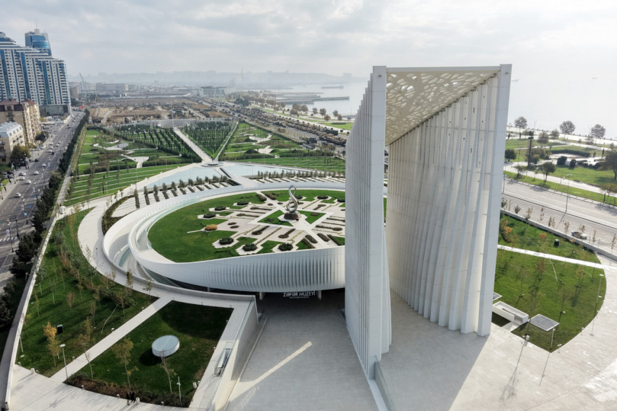 Ilham Aliyev et Mehriban Aliyeva participent à la cérémonie d'ouverture du Musée de la Victoire