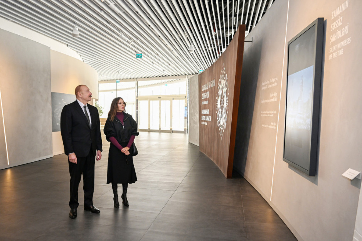 Ilham Aliyev et Mehriban Aliyeva participent à la cérémonie d'ouverture du Musée de la Victoire