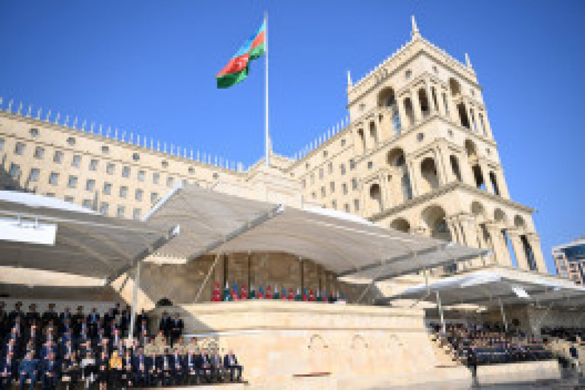 Bakou : Défilé militaire consacré au cinquième anniversaire de la Victoire remportée dans la Guerre patriotique - En direct 