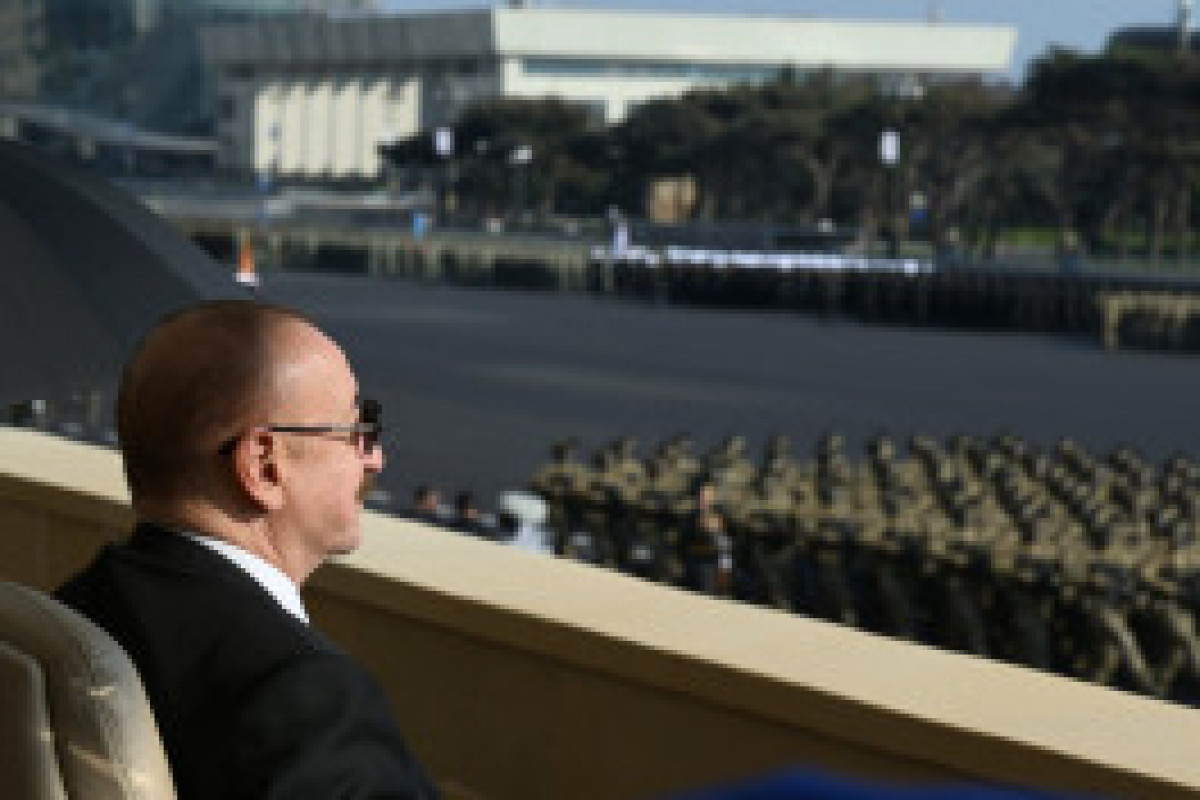 Bakou : Défilé militaire consacré au cinquième anniversaire de la Victoire remportée dans la Guerre patriotique - En direct 