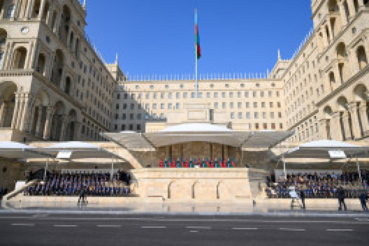 Bakou : Défilé militaire consacré au cinquième anniversaire de la Victoire remportée dans la Guerre patriotique - En direct 